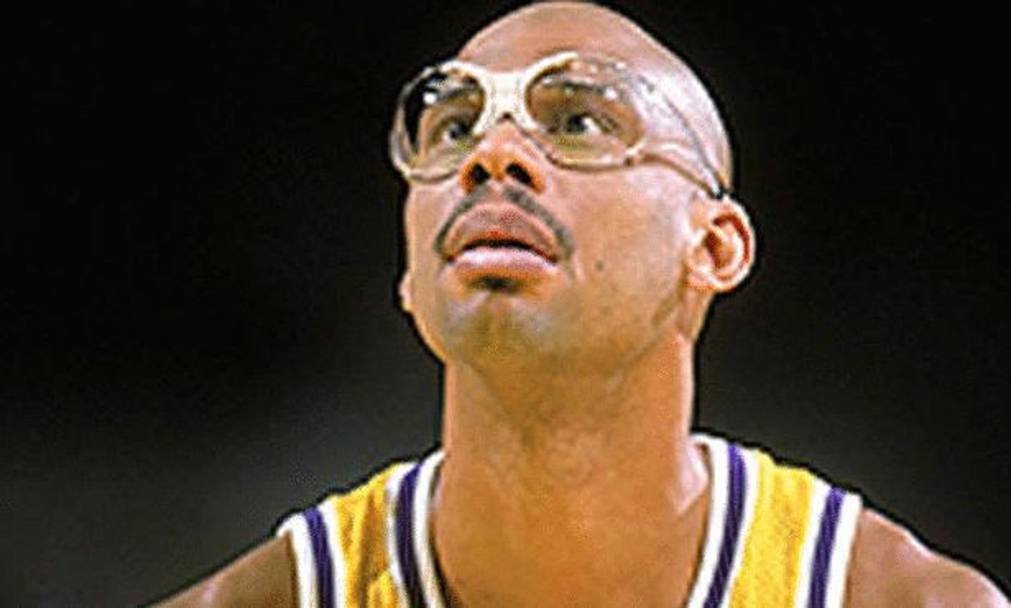 I celebri occhiali dell&#39;ra Lakers